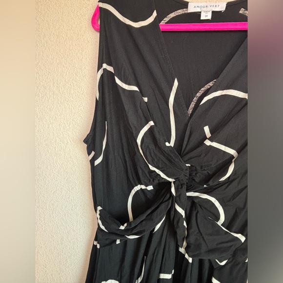 Amour Vert Black and White Wave Pattern “Olive” Viscose Knot Front Midi Dress 2X - Picture 6 of 11